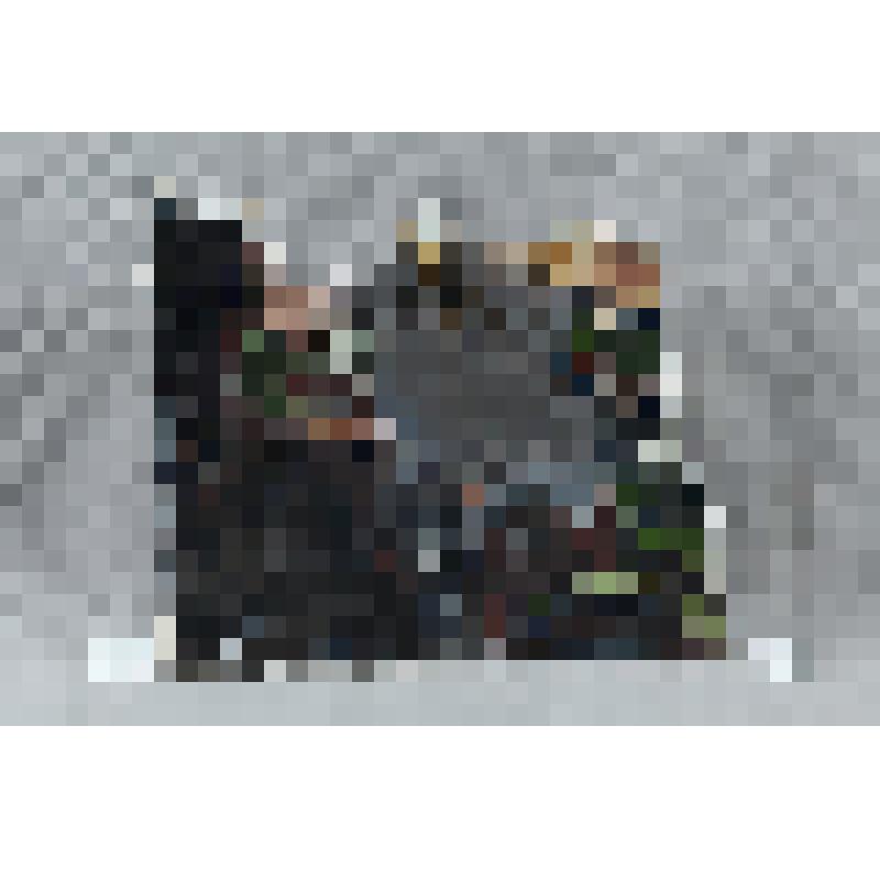 Изразец неправильной формы рельефный полихромный (левая часть панно) с изображением фрагмента лезвий плуга и земли; цвета: серый, зеленый, красно-коричневый с переходом в ультрамарин. 
Камин керамический, разноцветный, по рис. худ. Врубеля на тему "Микула