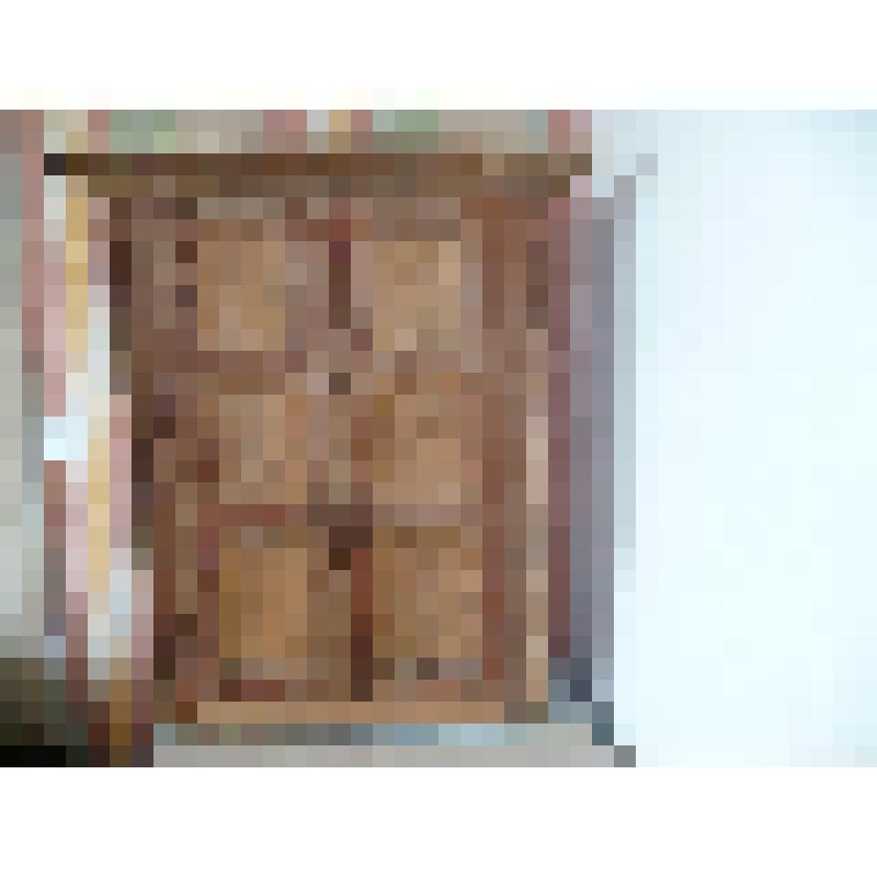 Шкаф деревянный