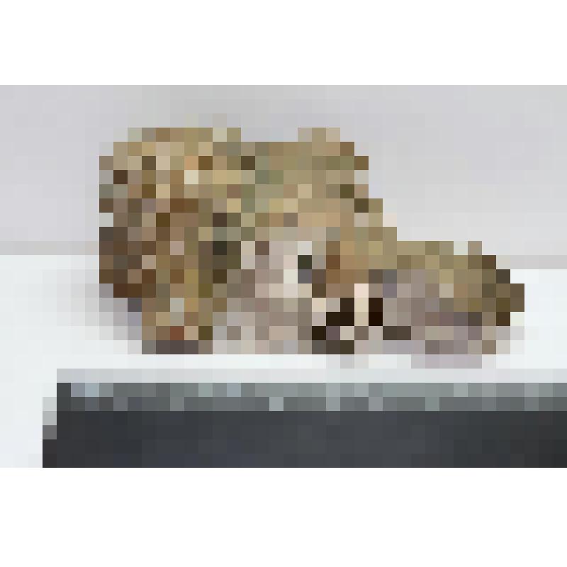 Минерал. Друза кальцита и горного хрусталя