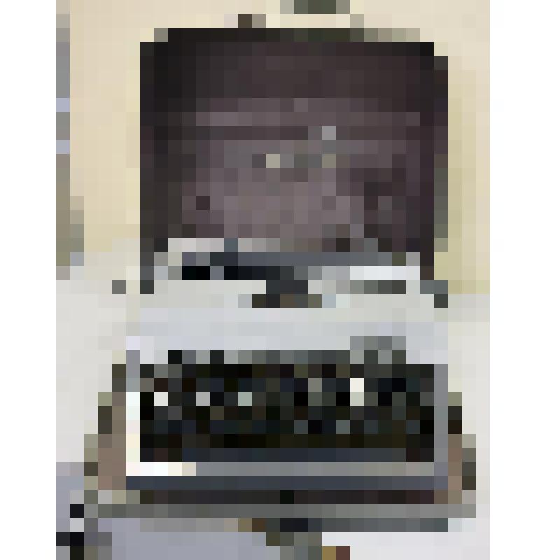 Машинка пишущая "Erika" Mod.40 в сером футляре Хохлова С.С. из коллекции материалов Хохлова Сергея Спиридоновича (1910-1974), саратовского ученого-генетика, доктора биологических наук, профессора, зав.кафедрой генетики и дарвинизма СГУ