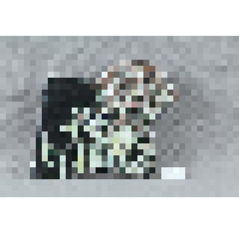 Изразец неправильной формы рельефный полихромный с изображением головы правого сирина; цвета: зеленый, салатовый, кобальтовый, терракотовый. 
Камин керамический, разноцветный, по рис. худ. Врубеля на тему "Микула Селянинович и Вольга"