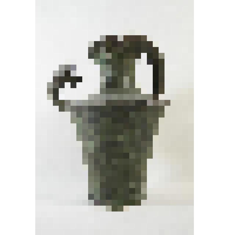 Вазочка зеленоватой бронзы с двумя змеями