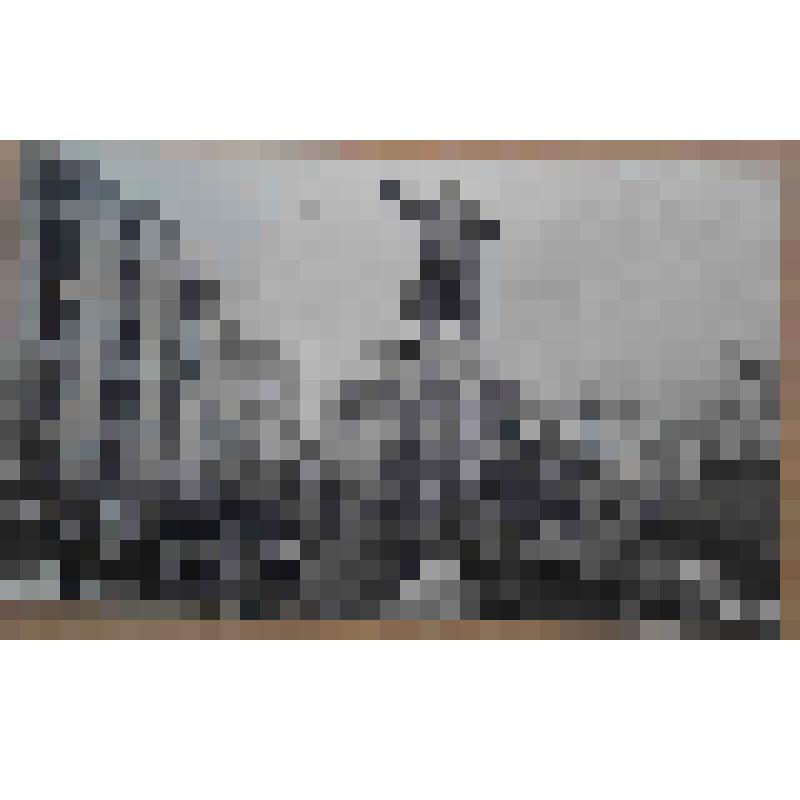 Фотокопия. Памятник В.И.Ленину на броневике, ведутся работы по откапывакнию его после блокады