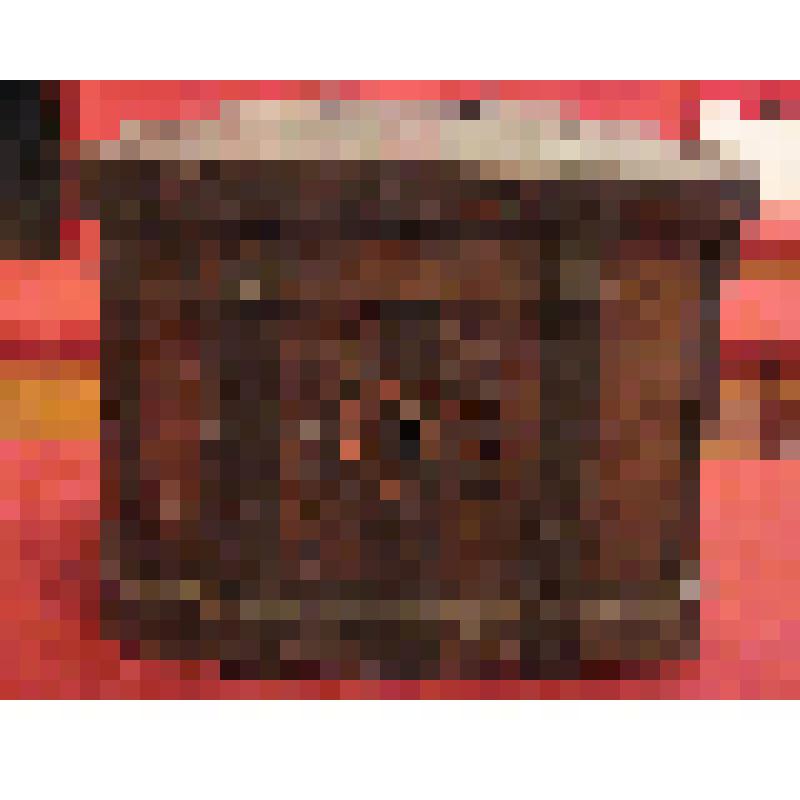 Сундук с железными полосами