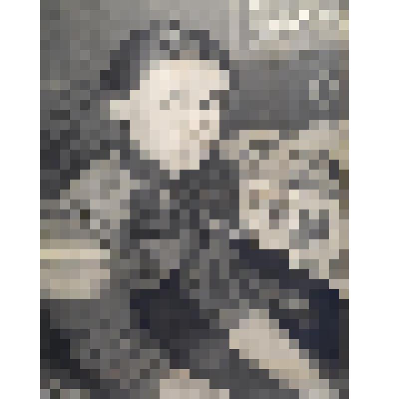 Девушка у стола