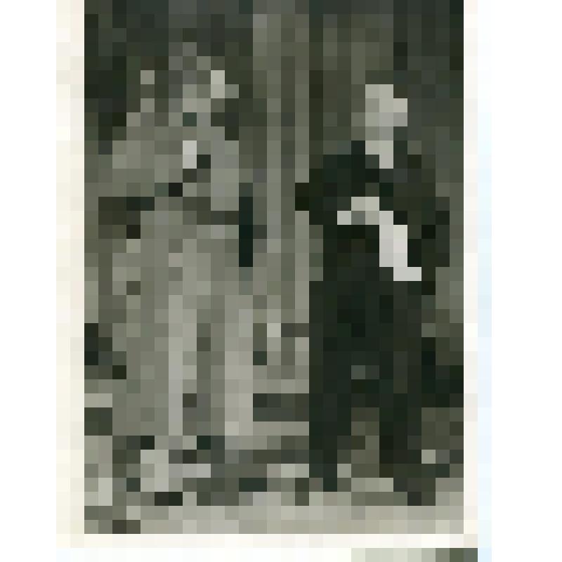 Фотография, г. Куйбышев. Сцена: Иван Шадрин - Я. Иванов - стоит, рост, 3/4 влево, голова в профиль влево, на правом плече винтовка, в левой руке котелок, в шинели, в шапке; Ленин - Дольский - стоит, рост, 3/4 вправо, в правой руке - газета, левая - в карм