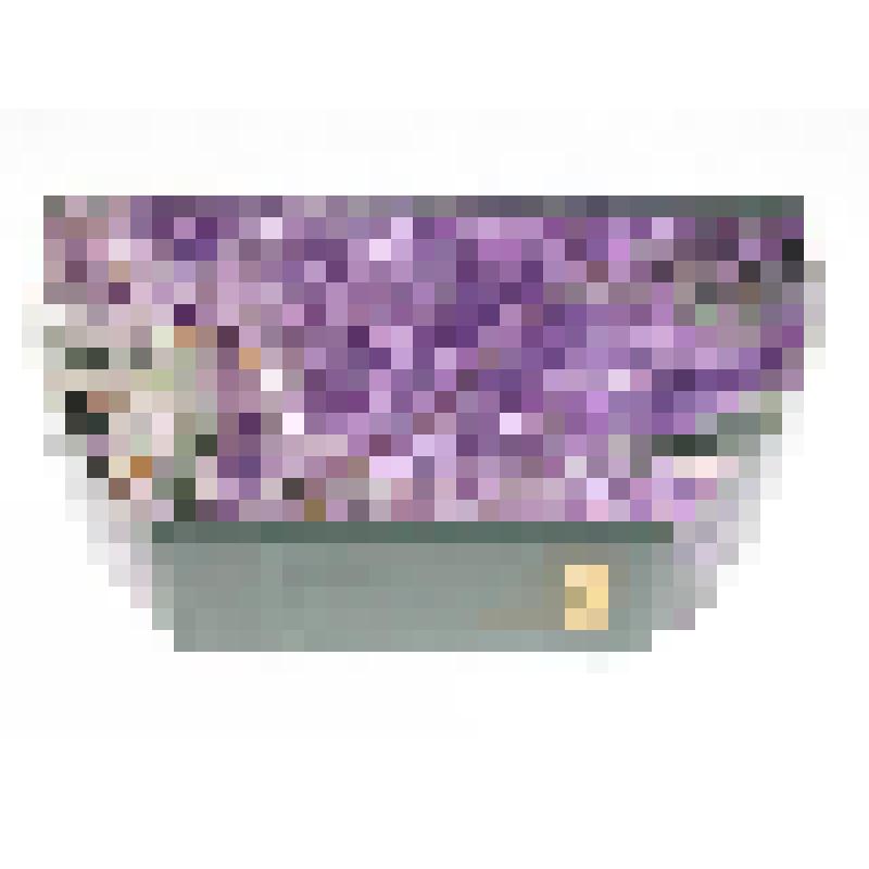 Ваза из чароита и  яшмы