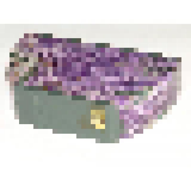 Ваза из чароита и  яшмы