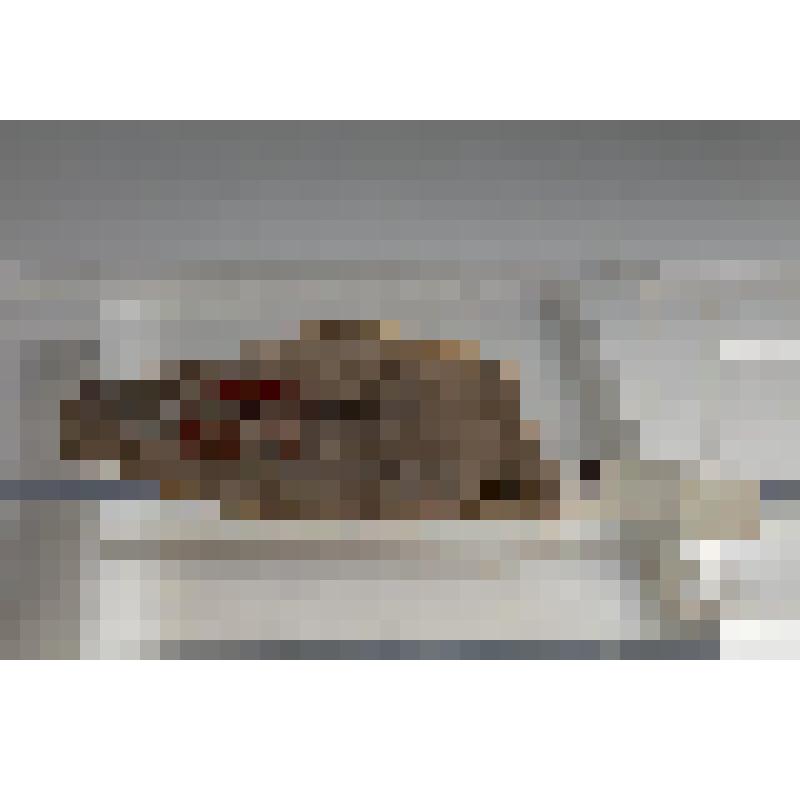 Фрагмент желто-коричневой мраморной доски