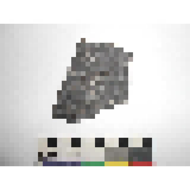 Археология. Фрагмент стенки сосуда, чёрного цвета,  орнаментирован уплощённым валиком