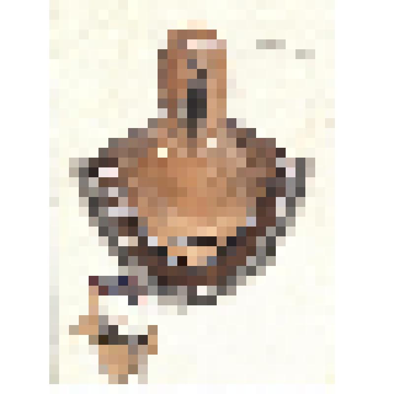 Зарисовка зимнего головного убора из ровдуги. Из альбома "Модели одежды и дополнения к ним в характере народного искусства из оленьих шкур, камуса и замши"