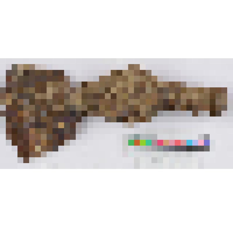 Топор с обушком подквадратного сечения