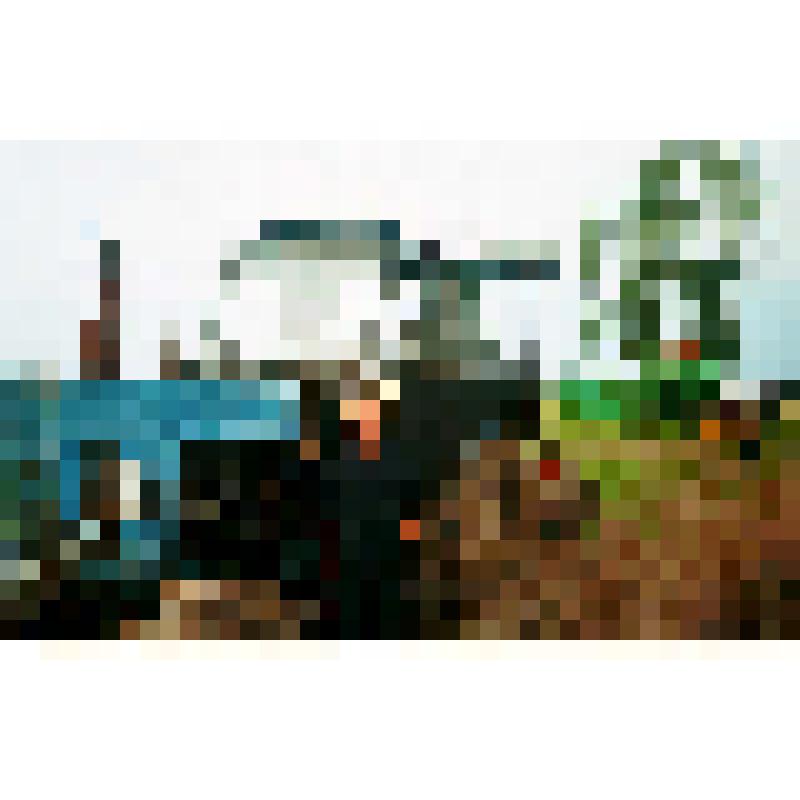 Сидоров Слава, ученик 7 класса Орловской средней школы, летом работает на тракторе вместе с отцом. СХА "Рассвет"