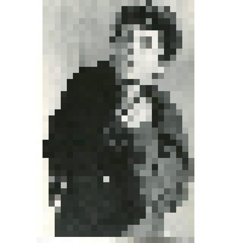 Фотография. Сцена. Гагик - стоит победренно, 3/4 вправо, руки согнуты, в правой - пистолет, левая поднята к подбородку, в гимнастерке. "Музыкальная команда" (пост. З. Татинцян, худ. Г. Вартанян). Армения, ТЮЗ им. Микояна