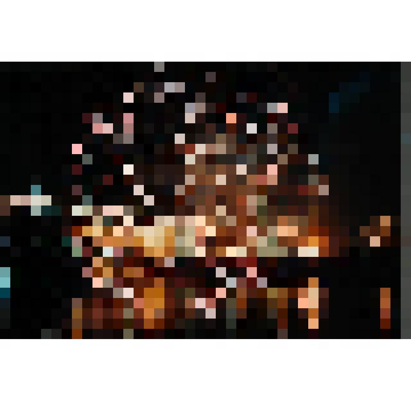 Праздничный салют над Москвой-рекой. Фотография