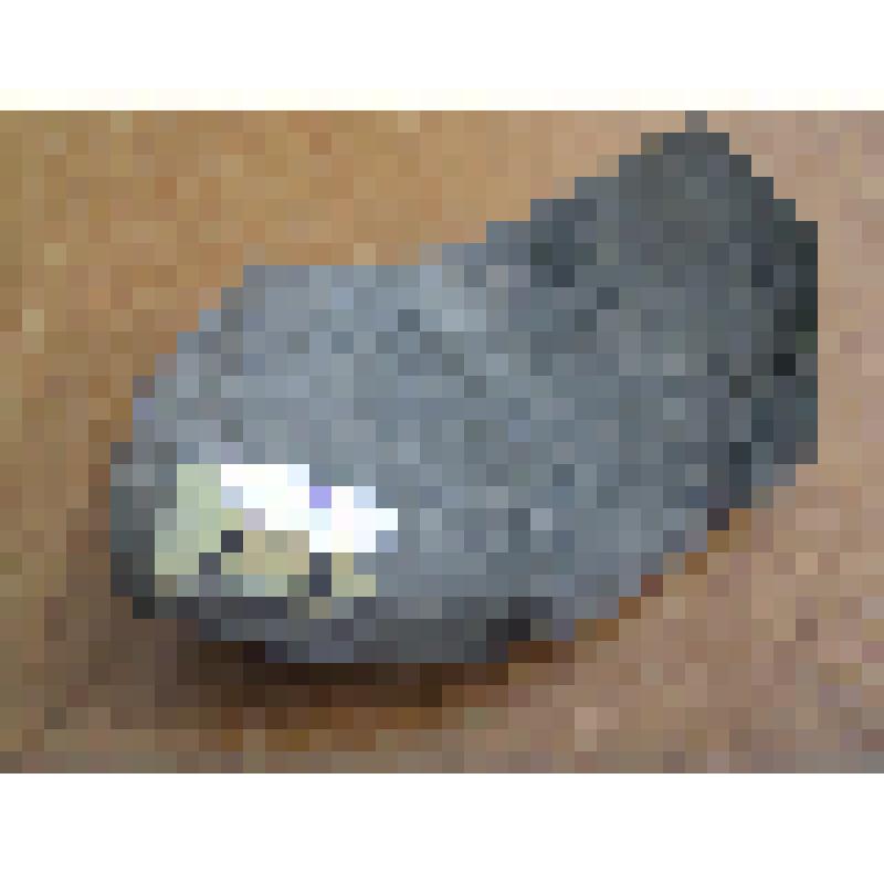 Осколок керамики, покрытый темно-красной обливой, с орнаментом из полос