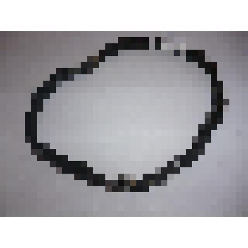 Ожерелье из каменных полированных бусин