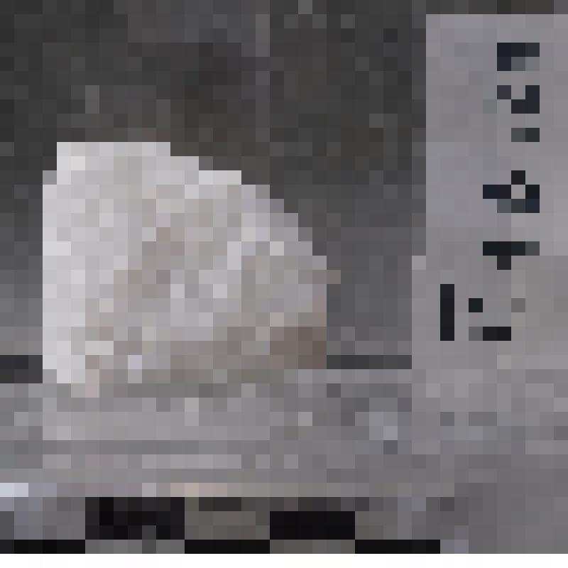 Обломок белого мрамора