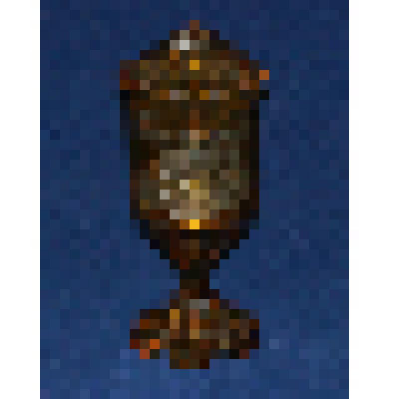 Кубок с крышкой