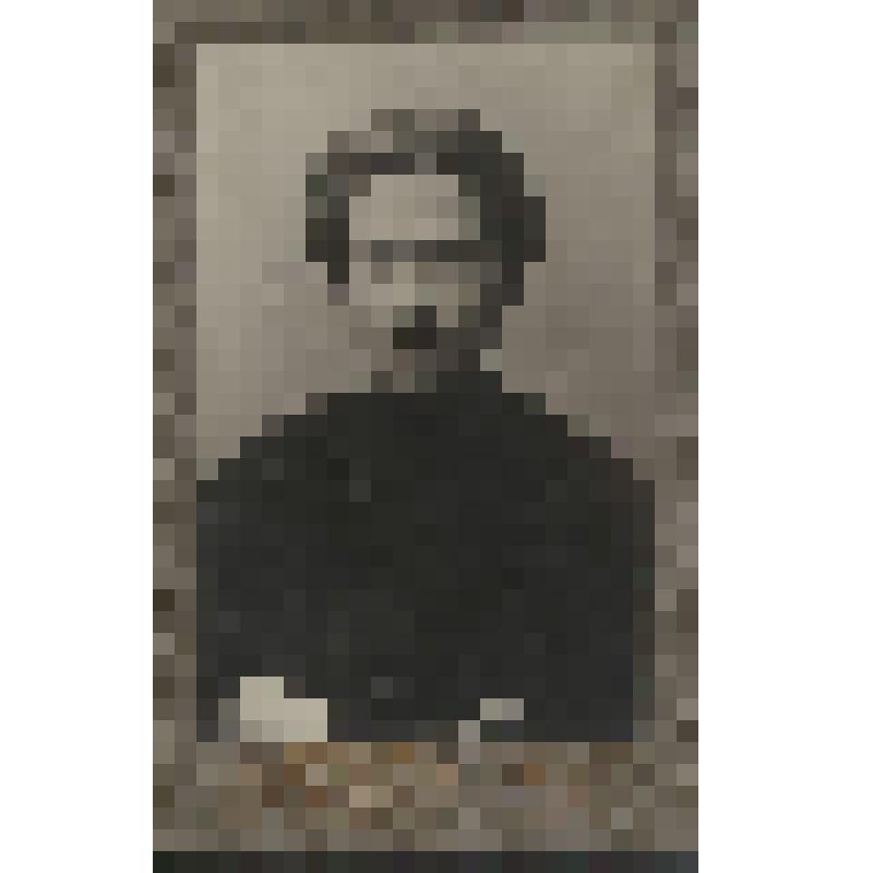 Портрет молодого человека в черной одежде. На фирменном бланке. Фотография