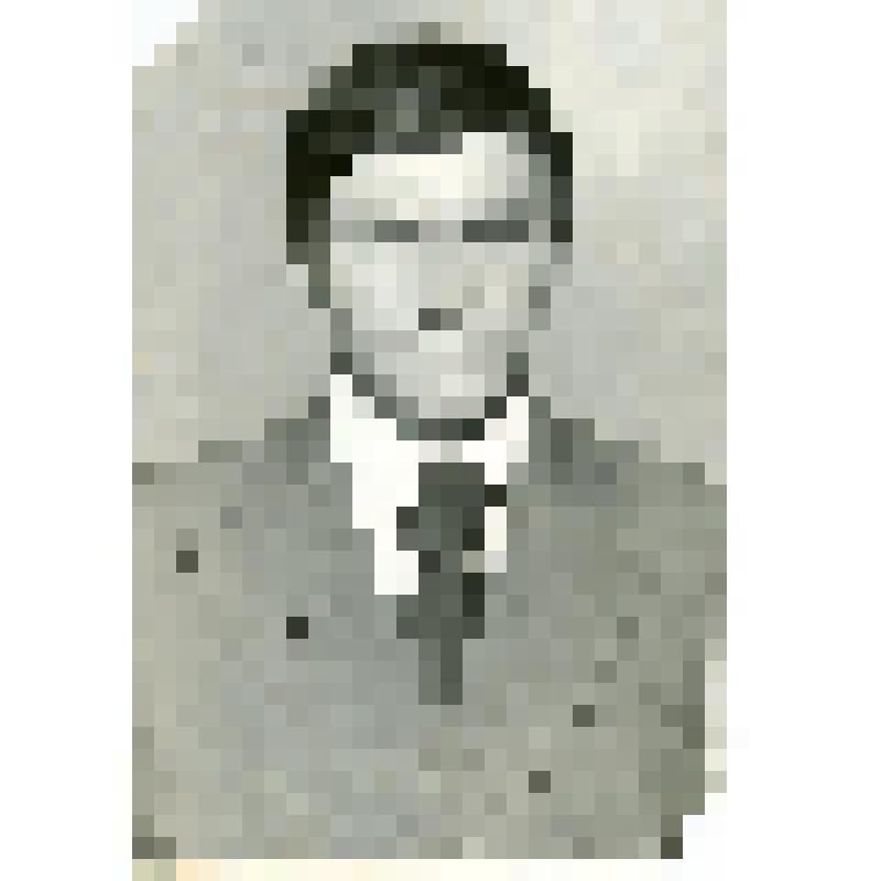 Фото. Байрамгулова Н.С. в костюме со знаком отличника Миннефтехимпрома СССР. 1981 г