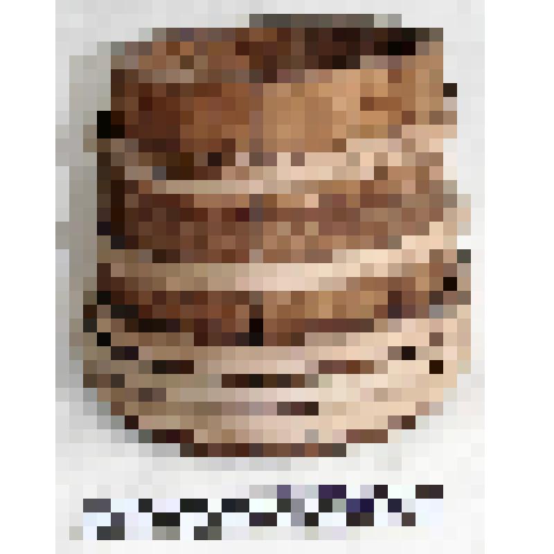 Домашняя хозяйственная утварь из дерева и металла. Кадушка деревянная. Изготовлена  из вертикально поставленных клепок, для  хранения  жидких  продуктов