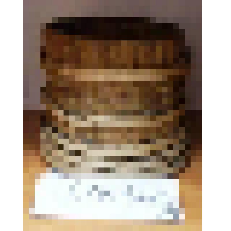 Домашняя хозяйственная утварь из дерева и металла. Кадушка деревянная. Изготовлена  из вертикально поставленных клепок, для  хранения  жидких  продуктов