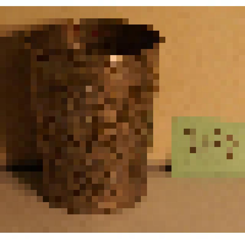 Стакан, слегка расширяющийся кверху, с двумя чеканными круглыми медальонами с изображениями