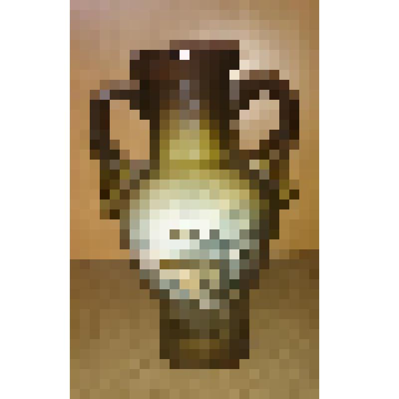 с двумя фигурными ручками. Ваза декоративная