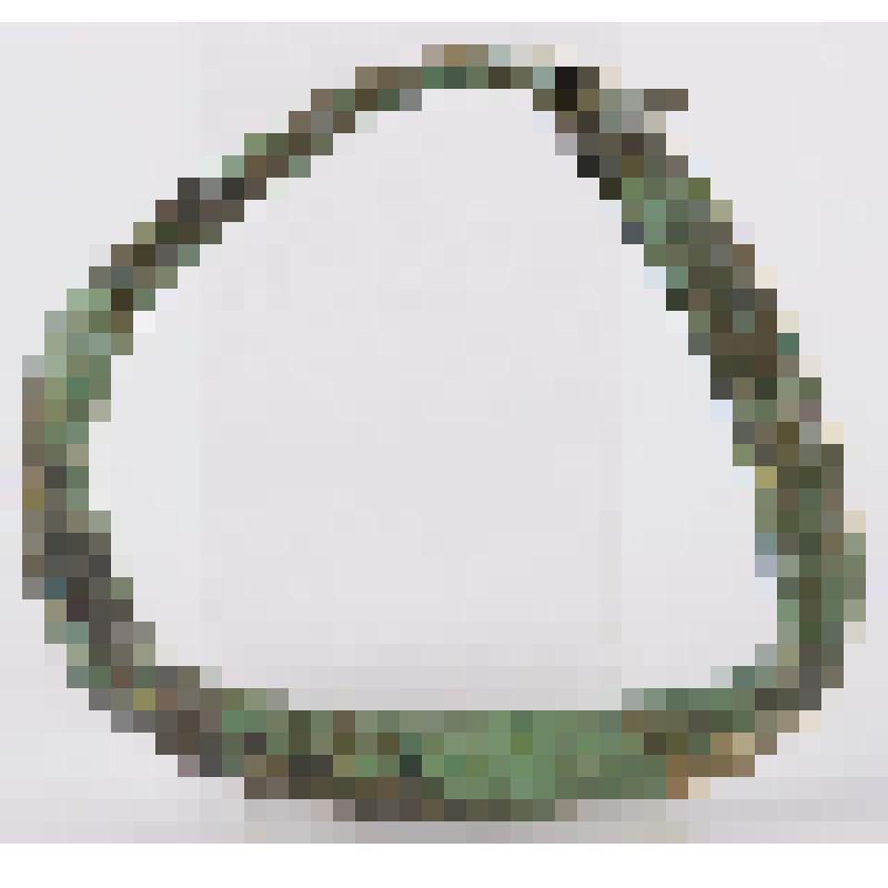 Колечко, изготовленное из тонкой пластинки путем свертывания ее в узкую трубочку, проковывания одного из концов трубочки в иголку и свертывания этой заготовки в колечко неправильно-округлой формы с чуть заходящими концами