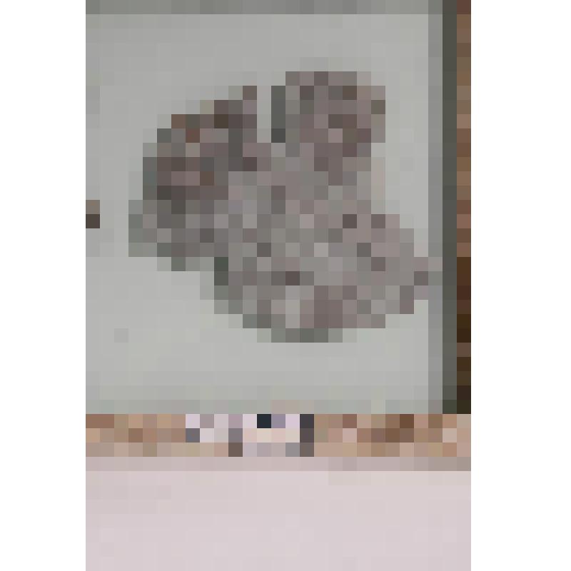 Фрагмент изделия с негативами от вышивки