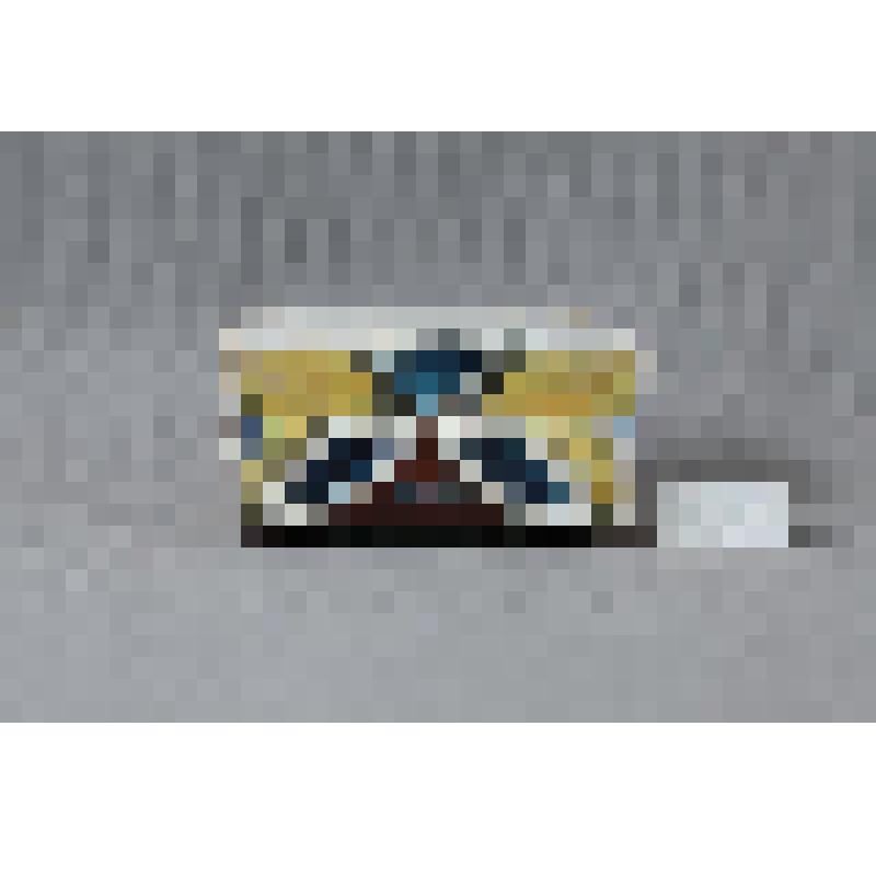 Изразец-валик в форме дуги (правая сторона панно); цвета:
желтый, изумрудно-зеленый, коричневый, кобальт. Камин керамический, разноцветный, по рис. худ. Врубеля на тему "Микула Селянинович и Вольга"