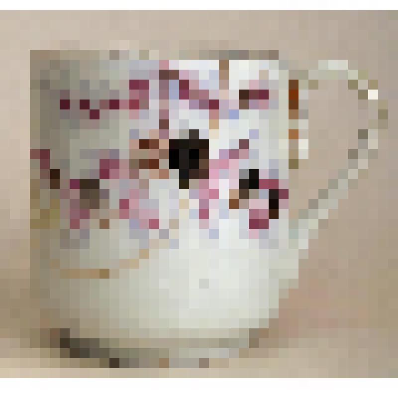 Чашка из чайной пары.  Тулово цилиндрической формы украшено росписью: розово-сиреневые веточки с листьями и золотыми цветами, сбоку в 2 строки надпись: "Пейте/ Наздоровье"