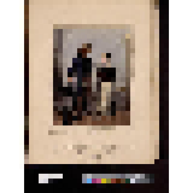 Служанка перед пожилым мужчиной с зонтом