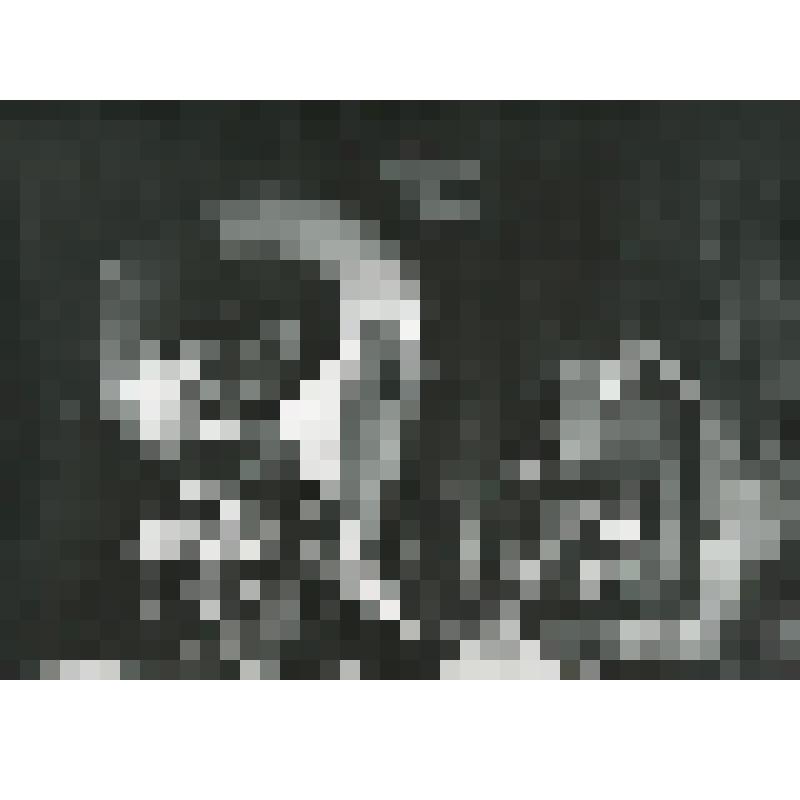 Фотография. Сцена. Кики - стоит, в профиль, голова - 3/4 вправо, рот открыт. "Заклятые враги" (пост. В. Сергийчев, худ. И. Кострина). Ижевск (Удмуртская Республика), Удмуртский государственный театр кукол