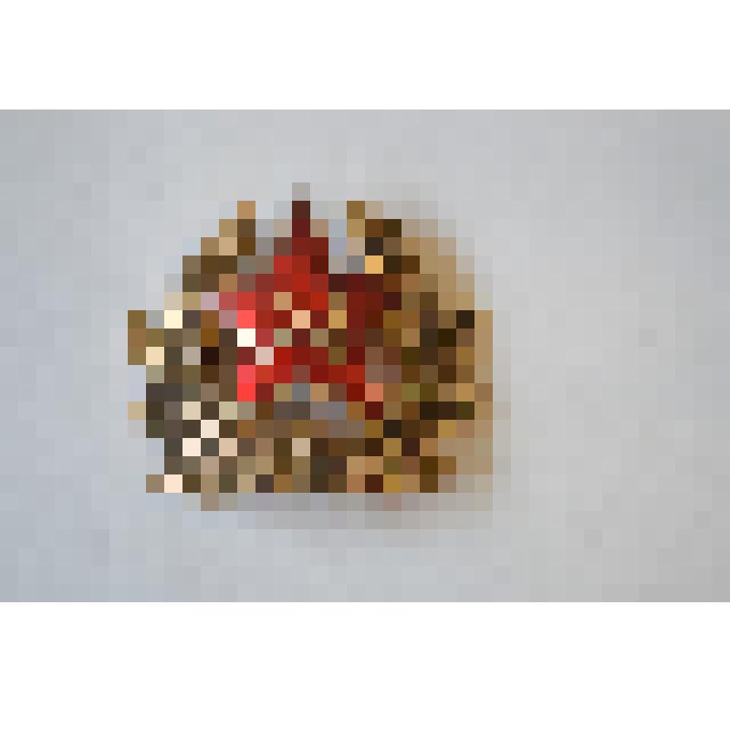 Кокарда – форменный знак на головном уборе военнослужащих командного состава. В виде красной звезды, обрамленной лавровым венком.
Застежка в виде булавки