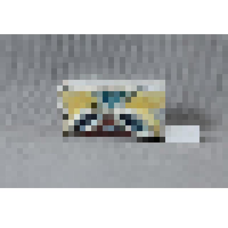 Изразец-валик в форме дуги (правая сторона панно); цвета:
светло-желтый, изумрудно-зеленый, коричневый, кобальт. Камин керамический, разноцветный, по рис. худ. Врубеля на тему "Микула Селянинович и Вольга"