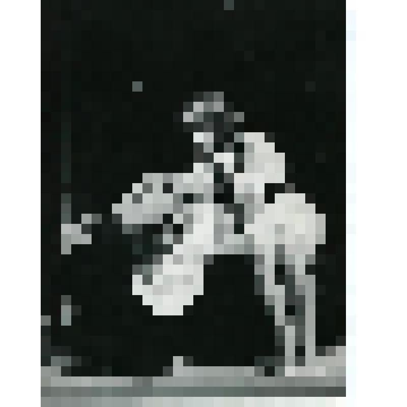 Фотография. А. Рязанцев - Алеша, С. Погребняк - Алена - сидит прижав подбородок, к лежащему у ее ног Алеше. "Муж и жена снимут комнату" (пост. М. Резцов, худ. Л. Рахманова.). Петрозаводск (Республика Карелия), Русский драматический театр