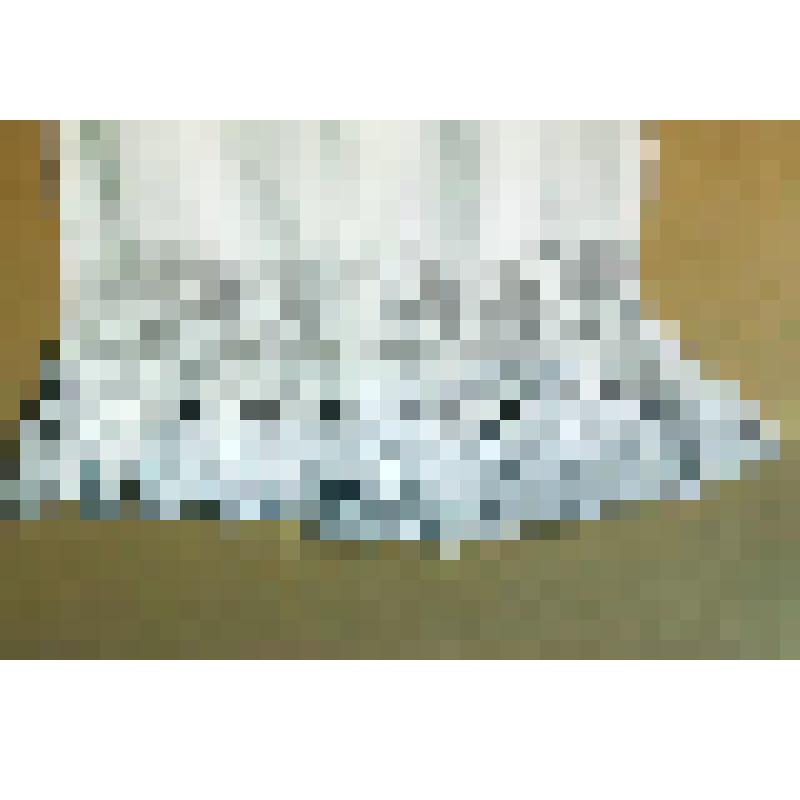 Полотенце с кружевом и кистями