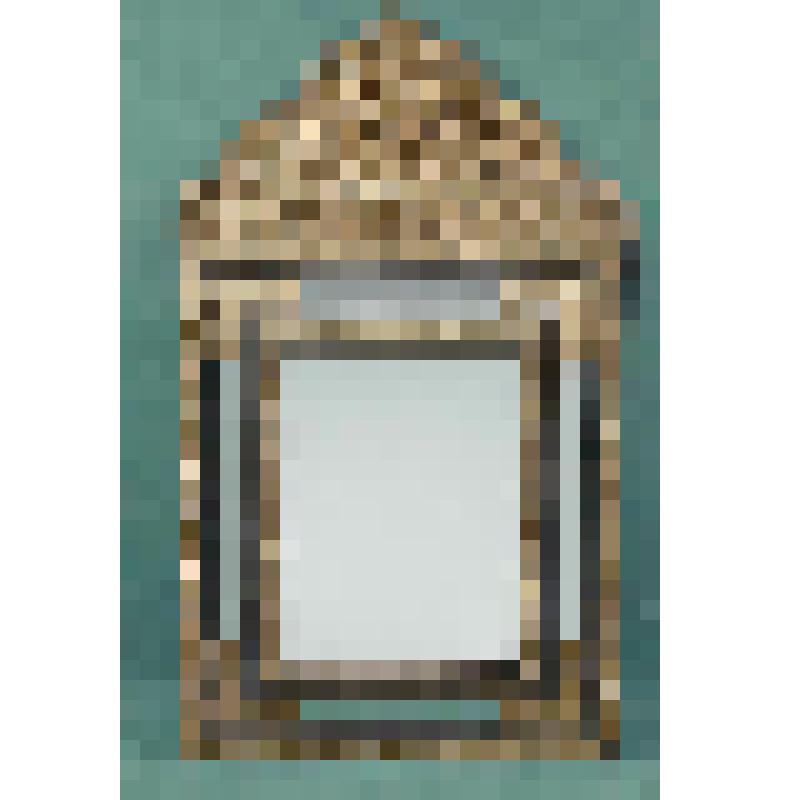 Зеркало настенное с фигурным завершением