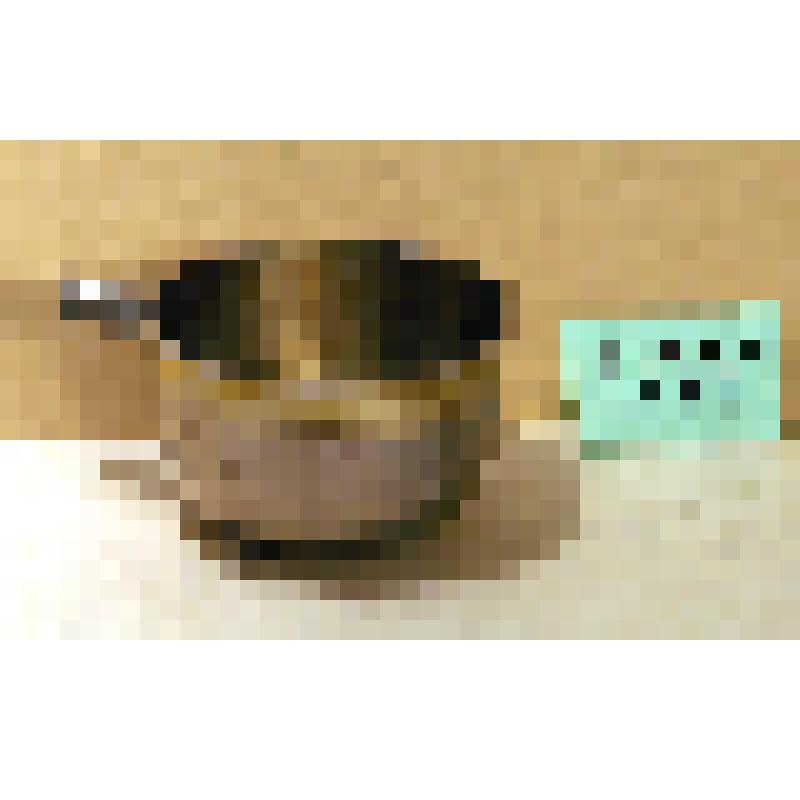 Чашечка гладкая, с округлым дном, внутри и частично снаружи золоченая, со втулкой для ручки