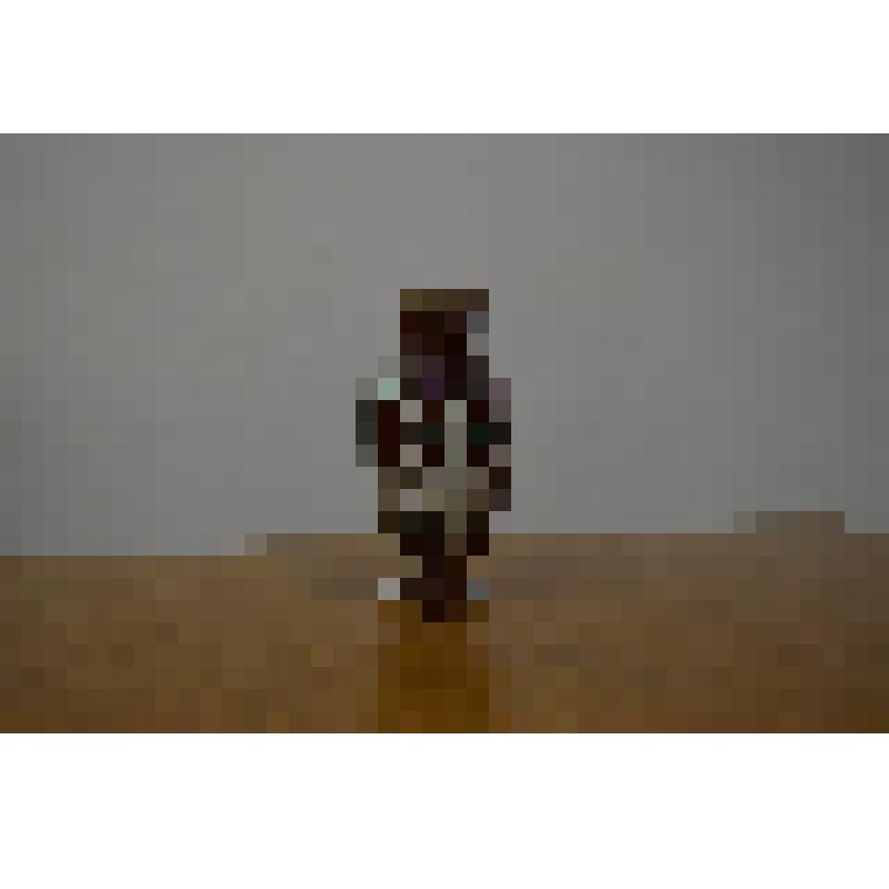 Вазон для цветов, украшен разноцветной росписью