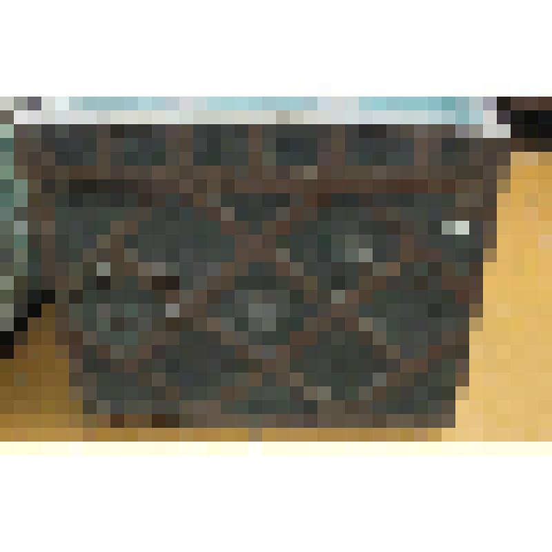 Сундук, окованый железом