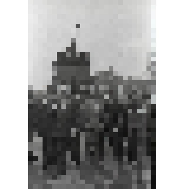 Негатив. Ветераны 63-й бригады у танка на Комсомольской площади