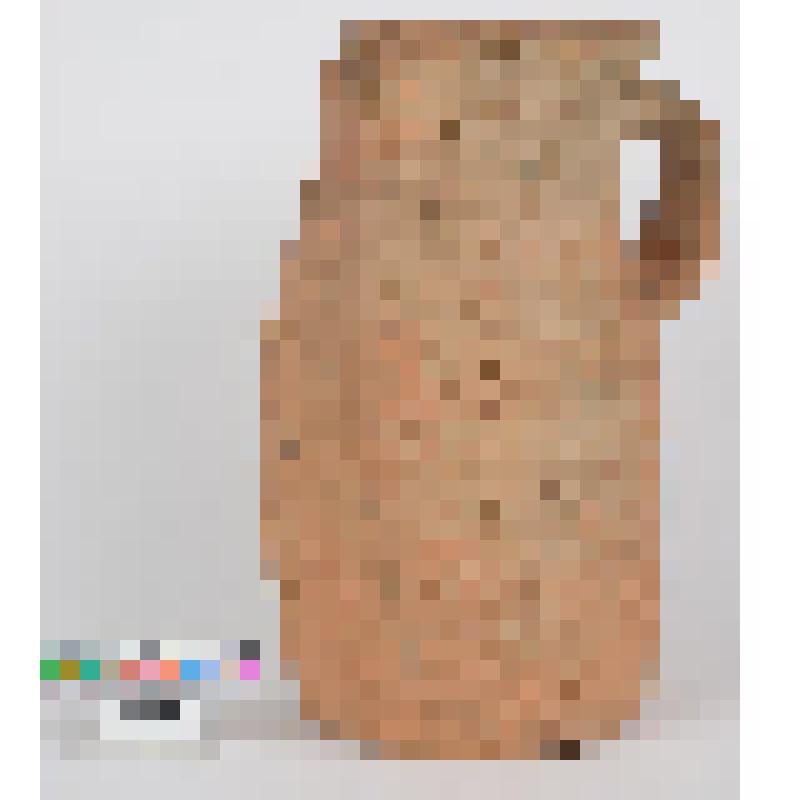 Кувшин цилиндрической формы со смещенным в сторону ручки горлом