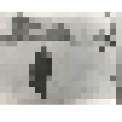 Фотография. Антипин А.А. на фоне здания Таркосалинского аэропорта