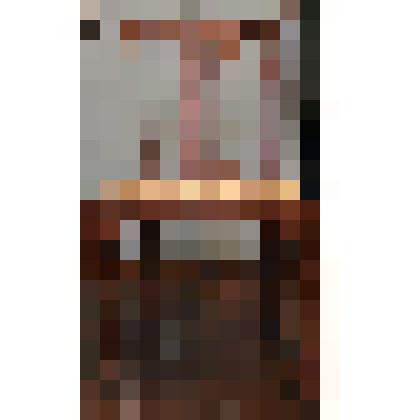 Стул с резной спинкой