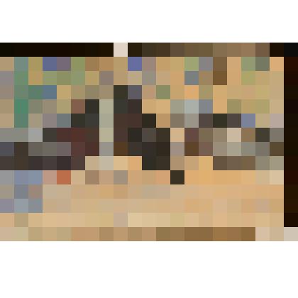 Три крупных голубя на "подоконнике"