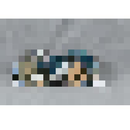 Изразец неправильной формы рельефный полихромный (левая часть панно) с изображением левой руки; цвета Микулы Селяниновича: темно-голубой, белый сиреневый, охристый, умбра. 
Камин керамический, разноцветный, по рис. худ. Врубеля на тему "Микула Селянинович