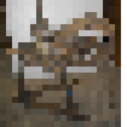 Прялка ножная н. XX в. На 3-х ножках с деревянным колесом, станиной, педалью и тюриком. Станина состоит состоит из прямоугольного основания, расположенного под углом, и двух стоек. Тюрик закрепляется к верхней части стоек. Стойки увенчены точеными наконеч